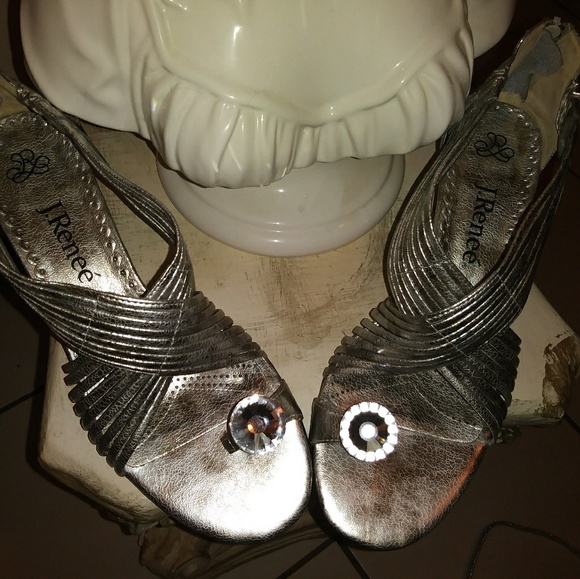 J. Renee๐* Silver sandals* - Picture 6 of 8